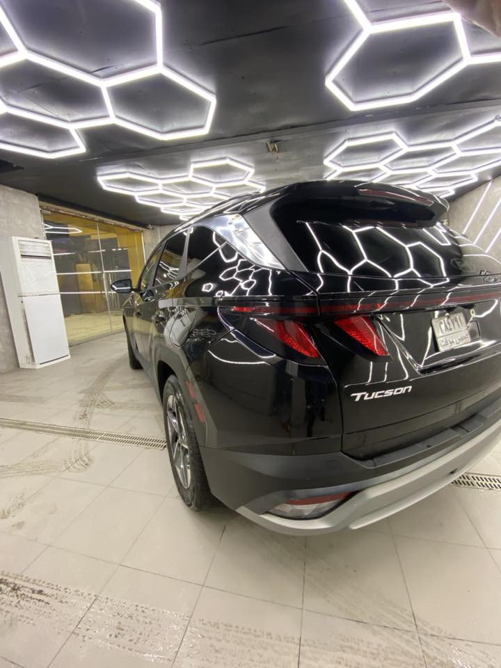 السلام عليكم توسان موديل ٢٠٢٥ فول الفول قمارة حديد السيارة جديده على وضع الشركة تريدها مرقم او بدون ارقام ضررها شبر بقيق الجنطه فقط السيارة ماشيه ١١ فقط 
اللون اسود 
مرقم ب٢٢٥ 
بدون رقم ب٢١٠ قفل
جديده جداً 
مكاني بغداد الجادرية
***********
