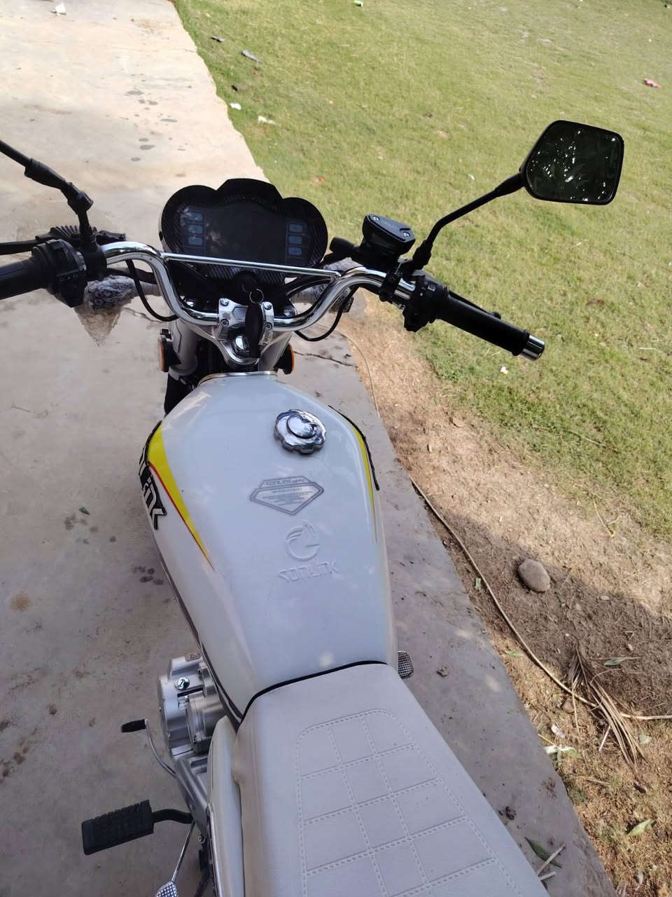 سلام عليكم دراجه سونك موديل25 دراجه نضيفه ماشيه 9000. كشي شغال بيه من عده صندوك مو البيع. مكاني جسر دياله. سعر 825. تواصل ***********. مايعجبه لا يكسر بل سعر.  اوراق كامله.
