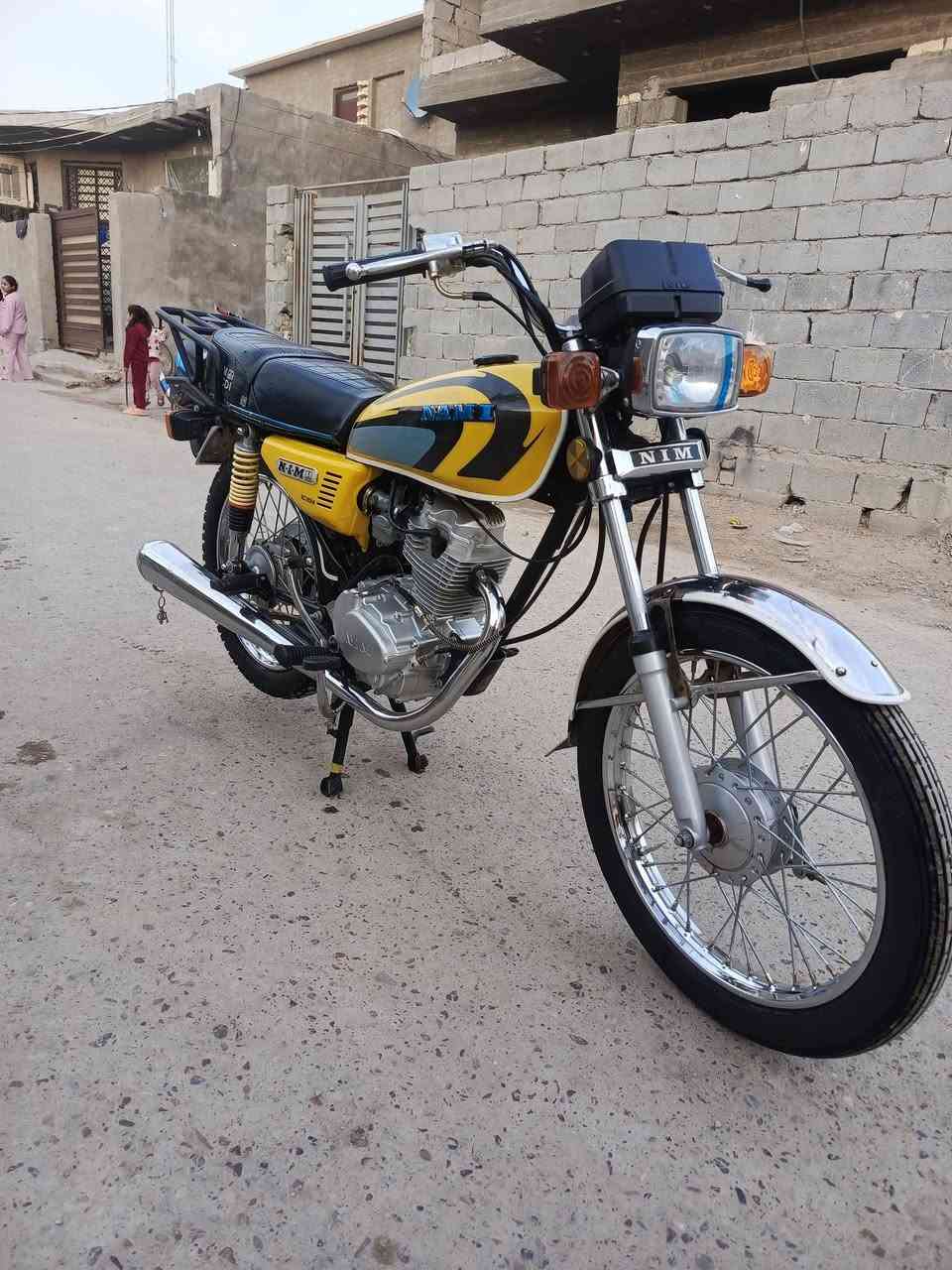 دراجه نامه امتياز 23 اصولي دراجه نضيفه مابيها نقص سعر 700وبيهه مجال مكان محموديه***********
