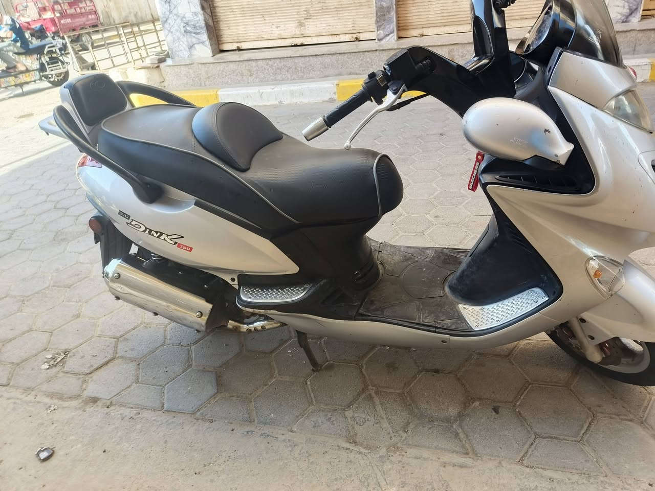 السلام عليكم دراجه كايمكو محرك 250cc مكينه بلاديه ممفتوح برغي بيها شرط الفحص وين متفحص افحص دراجه نضيفه جدا بمعنى الكلمة احله من الصور مسجل وكامل السعر 15 ورقه وبيه مجال  العنوان الأنبار الرمادي شارع 17 للاستفسار ***********
