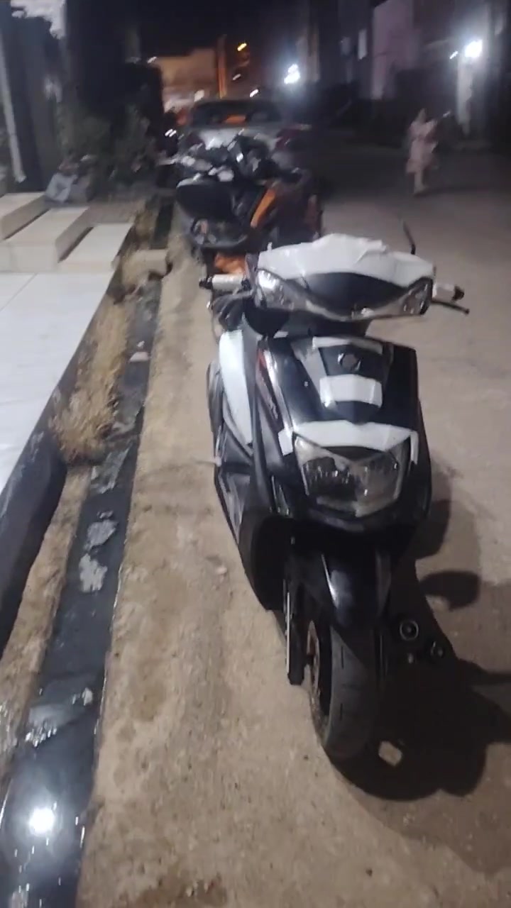 دراجه سكنس مكينه ماكس دراجه حلوه ومكينه ناعمه نكره سلف كهربائيات شغاله 
العنوان السماوه حي الحكم قرب مرطبات فستقه 
