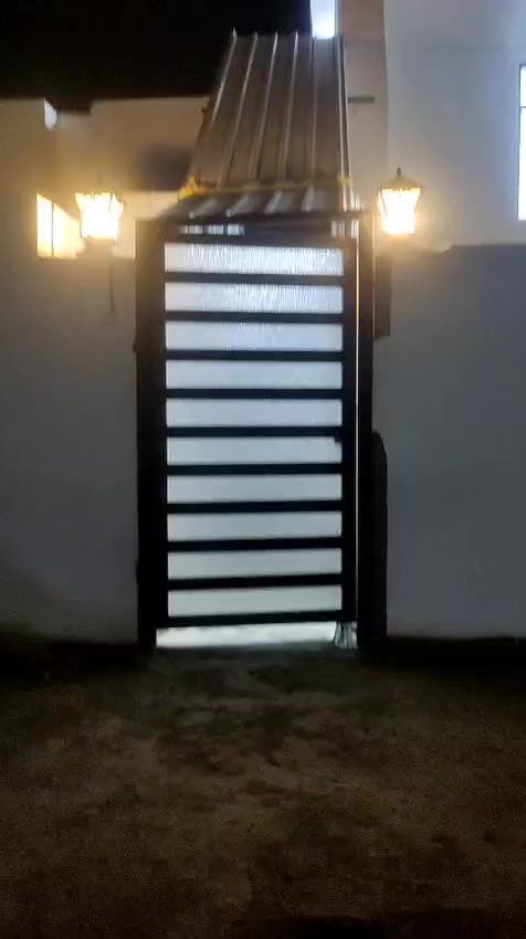 اعلان متوفر بيت طابقين ارضي وطابق ثاني في منطقة الملعب قريب على شارع ستين شارع عريض 20
مساحتة 600متر يتكون الطابق الارضي من كلدور واستقبال وهول ومطبخ وصالة وغرفتين نوم ومجموع حمامات داخلية وخارجية وحديقة كبيرة مساحتها 200 متر وحديقة صغيرة ايجارة 600بي مجال أما الطابق الثاني فيتكون من استقبال ومطبخ وصالة وغرفتين نوم ومجموع حمامات ايجارة 400بي مجال للاستفسار ***********
