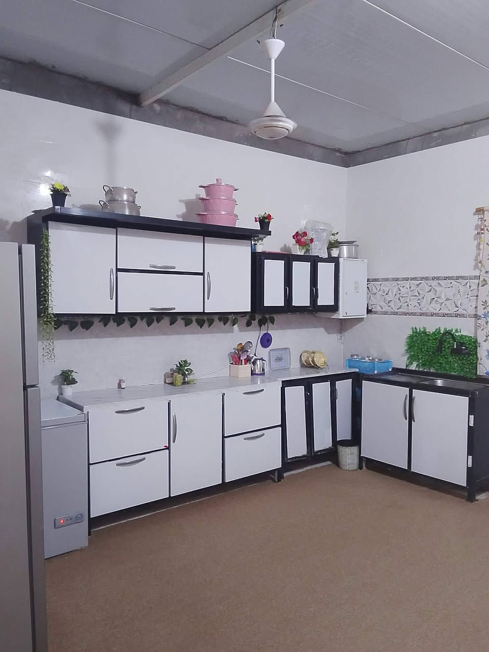 دار للبيع مساحه 300متر سقف سندويج زراعي الخدمات كامله ماء اساله بوري اباب البيت ابو اربعه انج يصب يوميه /غرفتين +صاله +ديوان مساحة البناء 140 والباقي حوش مقابل المربد الجديد مزرعة ابو سمي قرب جامع الامام الرضا ع عن التبليط 200 متر السعر 55 بي مجال قليل


**إذا كنت صاحب هذا الإعلان وتريد حذفه لأي سبب، رجاءا أرسل رسالة إلى الدعم الفني**