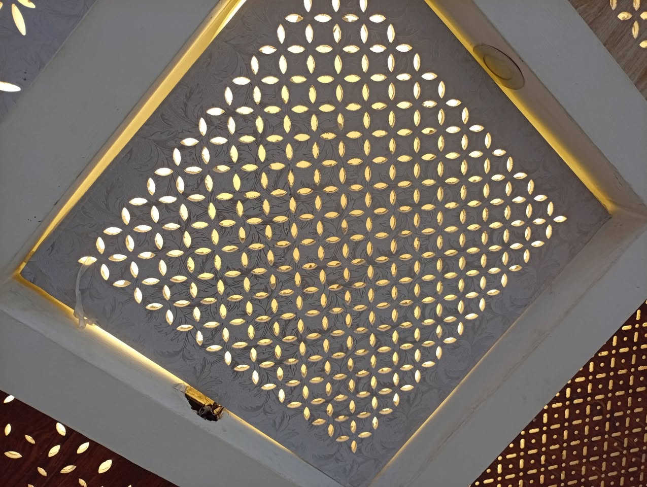 سلام عليكم مستعدين لعمل كافة أنواع السقوف الثانويه والجبس ودوائر واصباغ المنزل واتساب وأتصال***********

