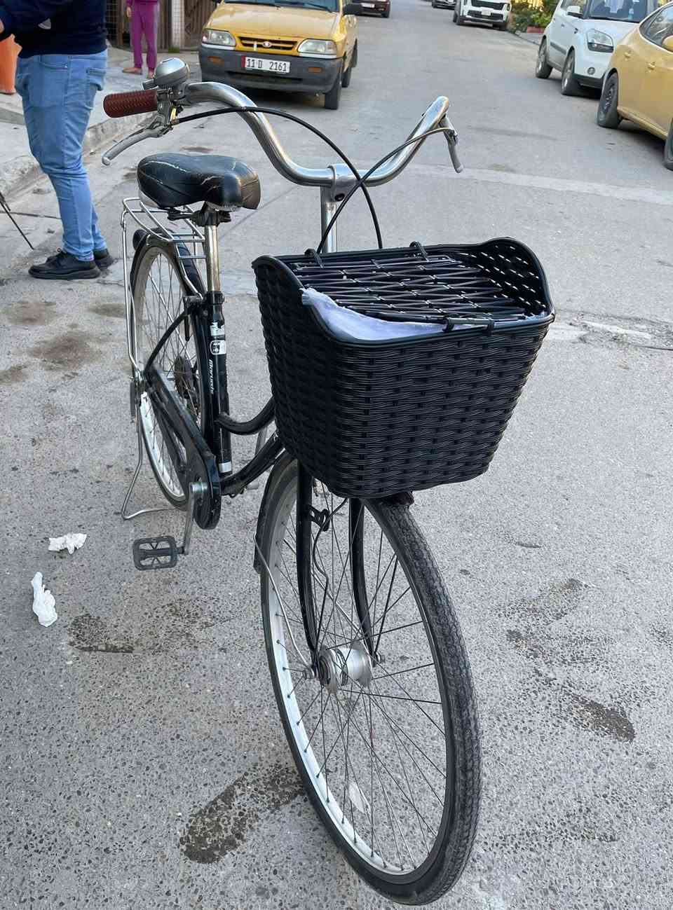 السلام عليكم
باسكال اخو الجديد تايرات جدد  كلش نضيف قياس 27 اي نقص ما بي ب 120 وبي مجال 
مكاني بغداد حي جامعه ***********
