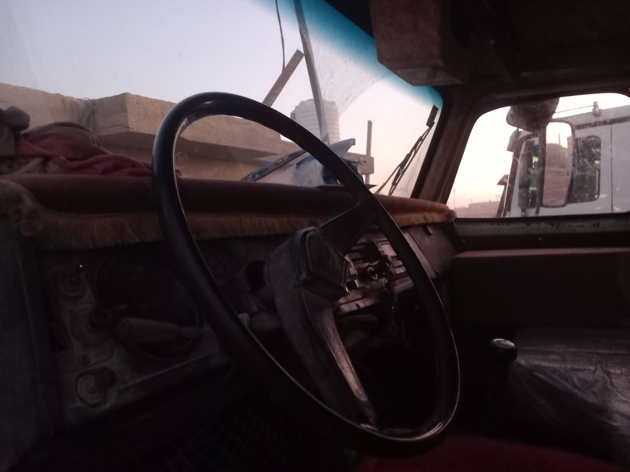 السلام عليكم سكانيا 111 مديل 78 محرك عادي بي خيط بخار كير 5 ب 5 النمرة ال 5 تفلت اكسل البي نص جيف كاردن 57 رقم ديالى نكليزي تخم تاير شاصي غير مكفول بي فطر زغير ومعمر ومضروب باج *********** 
*********** السعر المطلوب 17 مليون وبي مجال
