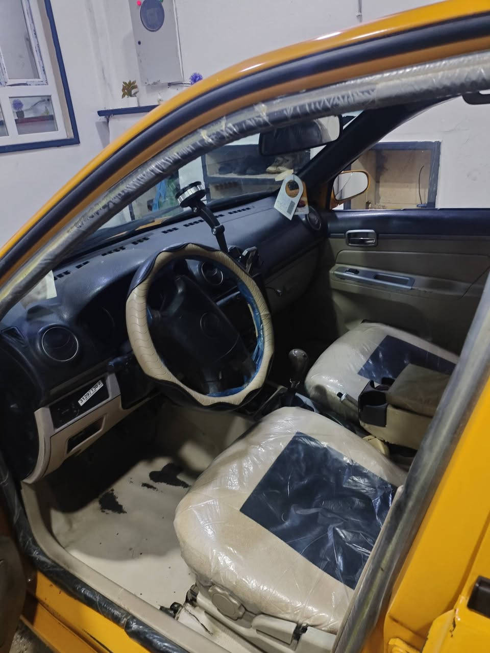 سي كي رقم بغداد دولي 2012 گير ومحرك شرط صبغ جماليه كهربائيات شغاله كامل ماعدا گيج الكيلو متر الحار بيها قطع بيها كابون بنزين الشرعي بالموصل شرط التحويل ، هيئة وغرامات صفر سنوية ل ٢٠٣١ هزه جديدة . السعر ٤٠ وبي مجال شي قليل 
***********
