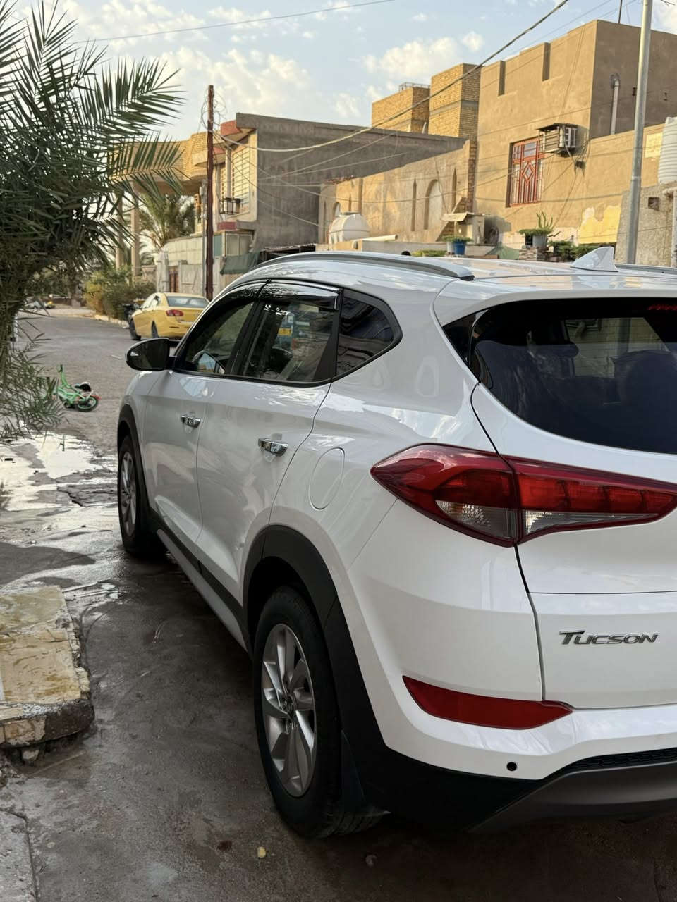 السلام عليكم
توسان وارد أمريكي 
موديل 2018
محرك 2000
رقم واسط تحويل ثاني يوم 
سياره خير من الله مال جناي
كلشي بيها بعده جديد شركه
ضربه خفيفه بدون دواخل 
السعر 168اللاستفسار 
***********
