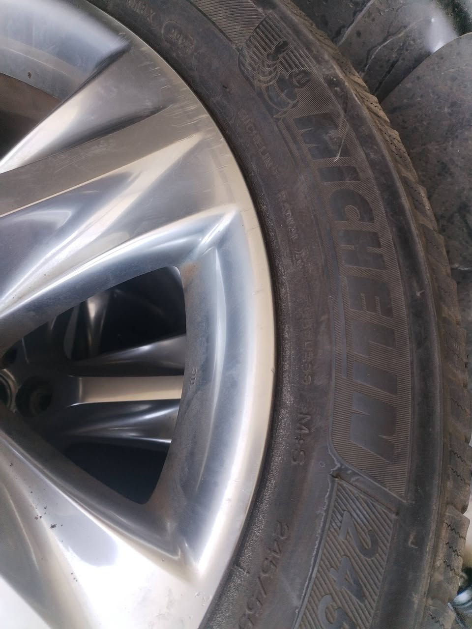 تخم ويل كب كروم  هايلاندر 2016__2019  فئة لمتد،  مشلن،  تفصيخ 
دشبول هايلاندر 2016_ 2019
شوته بلاديه تفصيخ
مبخره بلاديه تفصيخ
رادار امامي  اصلي تفصيخ وارد امريكي 
***********  واتس اب
