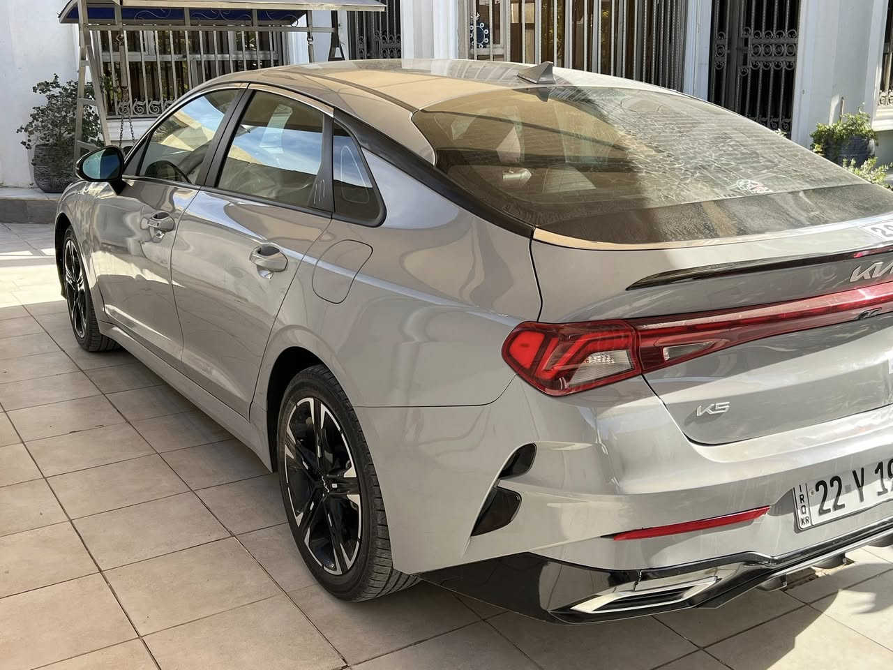 السلام عليكم للبيع فقط بدون مراوس كي فايف جي تي لاين 2023 فول ماعدا الفتحه لون مميز داخل احمر جلد باقي المواصفات معروفه ماشيه 26 الف مايل رقم أربيل تحويل وكالة حاضر صوره الحادث مرفقه بدون دواخل بدون شاصي او لغود كفاله السعر 175 وبيه مجال للاتصال 
***********
