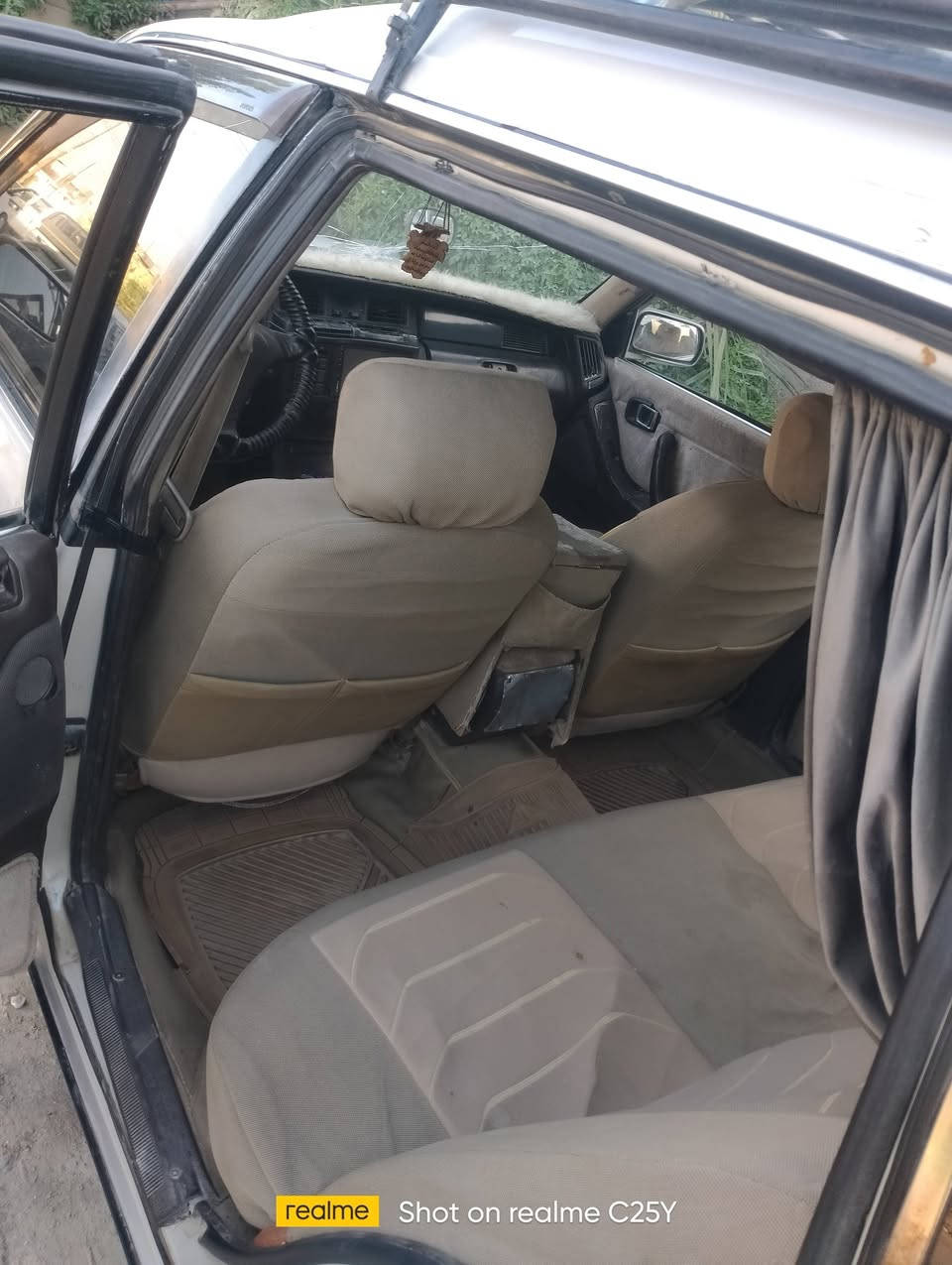 السلام عليكم 
سيارة ارنب للبيع موديل 93 سيارة جاهزة من حداديه ومكينه وگير وتخم تاير وتبريد سياره بأسمي  والسنويه هم والسعر ع الخاص  الاتصال ع الرقم ***********
