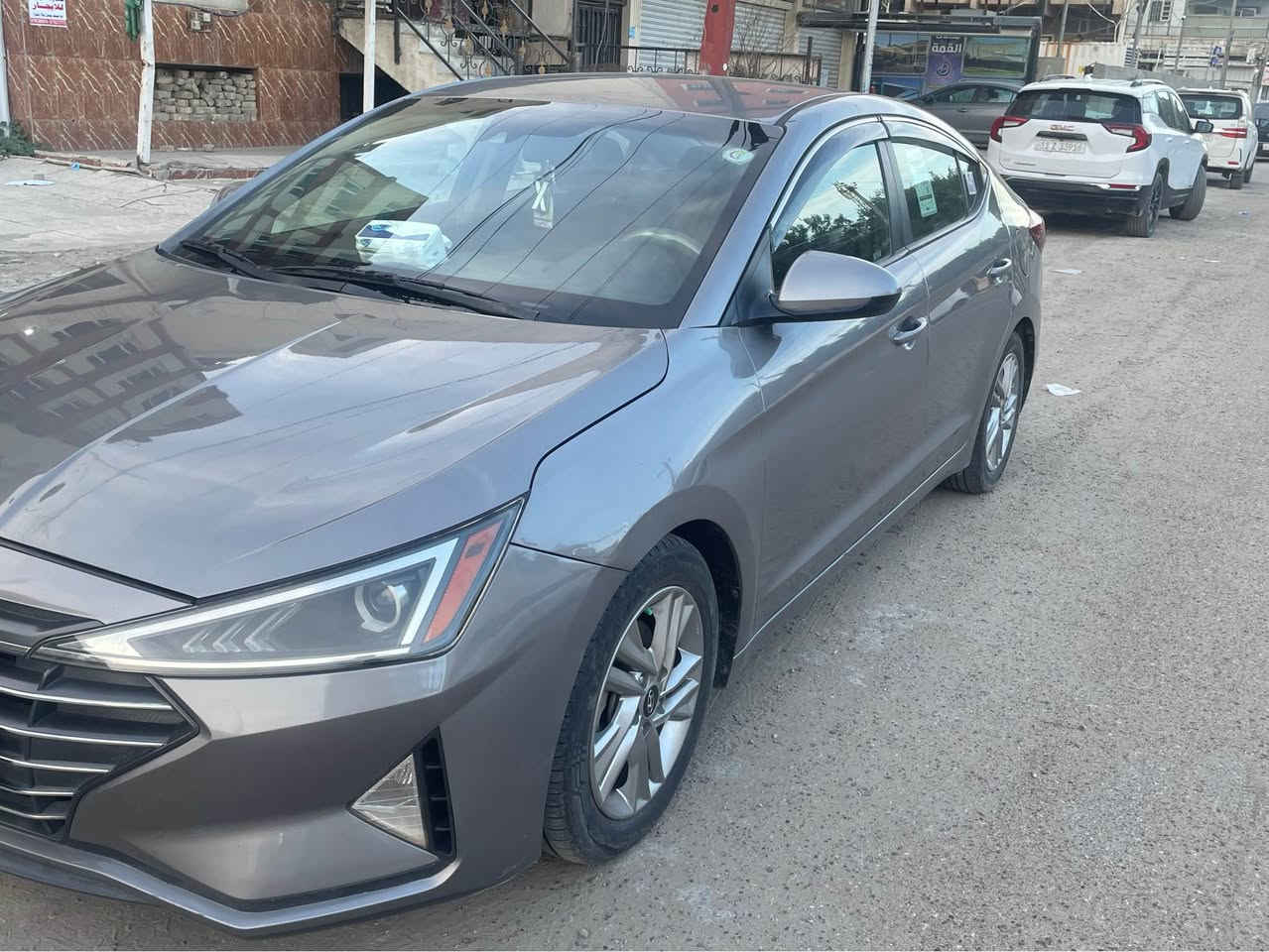 السلام عليكم 
الانترا امريكي موديل 2020 
حادث تبديل قطعتين جاملغ و باب عكس السايق 
و صبغ بنيد و باب خلفي عكس السايق كلير فقط 

ايرباك سليم بدون لغد ولا شواصي 
ماشية 70 ميل و قابل للزيادة 
مواصفات السيارة 
مكينة 2000 كير AT 
رادار امامي و جانبي 
تحديد مسار 
كروز سرعة 
2 وضيعات قياده نورمال و سبورت 
مانع انزلاق 
شاشة كبيره بلادي وكار بلي 
تبريد شاشة 
كهربائيات شغاله ما بيه نقص 
تحكم ستيرن جيهتين 
سيارة كامله و ما بيه نقص الحمد الله
بسمي السيارة  
السعر 130 و بيه مجال بسيط 
العنوان بغداد الزعفرانية 
*********** بغداد, العراق
