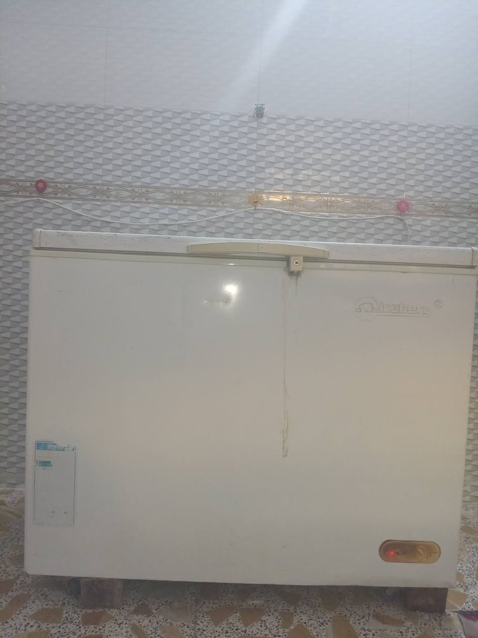 السلام عليكم عندي مجمده لبيع سعره125وبيه مجادل المكان شطره بدعه بحي العسكري اتصل على رقم ***********يوجد واتساب
