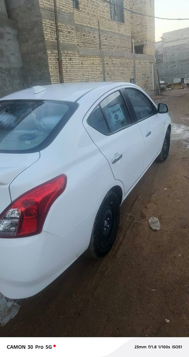 نيسان صني ٢٠٢٤ ام لبليته الزركه السياره نضيفه احله من الصوره استخدام شخصي ماشيه ٢٤٠٠٠ بيهه بارد موضح بالصوره السعر ١٢٧ وبيهه مجال قليل ***********
