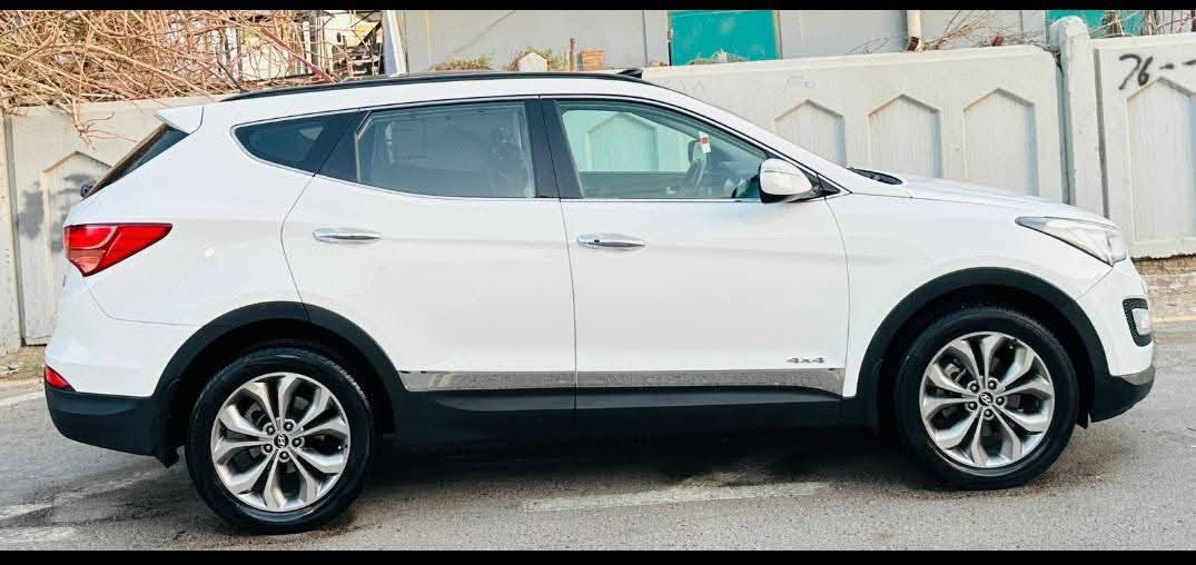 السلام عليكم  للبيع للبيع
السياره اخت الجديد
هيونداي سنتافي موديل (2013)خليجي وكاله استيراد خاص  كويتي فول الفول 
 بالسنتافي رقم بغداد انكليزي نص جملغ امامي صبغ فقط مكان بارد كلش حلو الباقي مكفول حتى من الشخط 
مواصفات 
⚜️بانوراما
⚜️بصمه بصمبه ابواب 
⚜️نضام ترحيب
⚜️بدأت نيكل
⚜️مري قلاب وشفط
⚜️اشاير مري 
⚜️لد امامي خلفي 
⚜️ويل كب كروم 19
⚜️لايت زنون بلاد
⚜️محرك 3500 سلندر 6
⚜️4×4 فور ويل
⚜️7راكب 
⚜️3قطع تبريد ثلج
⚜️داخل قرميدي جلد 
⚜️بردات خلفيه
⚜️كراسي كهرباي 
⚜️تدفئه تبريد كشنات
⚜️خزن ميموري
⚜️هند بريك بصمه
⚜️فول تحكمات 
⚜️زراك لايت 
⚜️بلوجكتر زنون
⚜️شاشه اعطال
باقي المواصفات معروفه
محرك /كير /صدر /تخم تاير /كله على وضع الشركه جاهزه مابيه نقص تحويل مباشر
السعر (170)$$
للستفسار ***********
مكاني بغداد الغزالية
