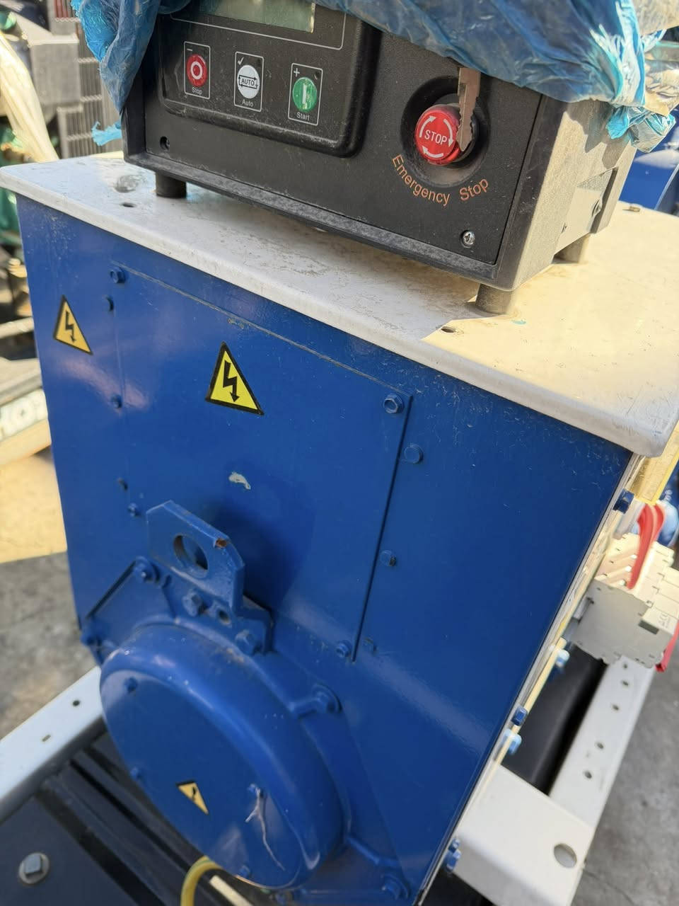 #مولدات 
بيركنز 4 سلندر حجم 98 ملم عادي جديد اخو زيرو 
برغي مامفتوح منه شرط الشغل والحمل 
نظام اوتو + نظام حمايه 

‏📍التوليد 45 kva 
📍السعر خاص او اتصال بالرقم التالي 

العنوان أربيل الصناعه الجنوبيه 
للاستفسار الاتصال +واتساب (***********)يوجد توصيل لجميع المحافظات
