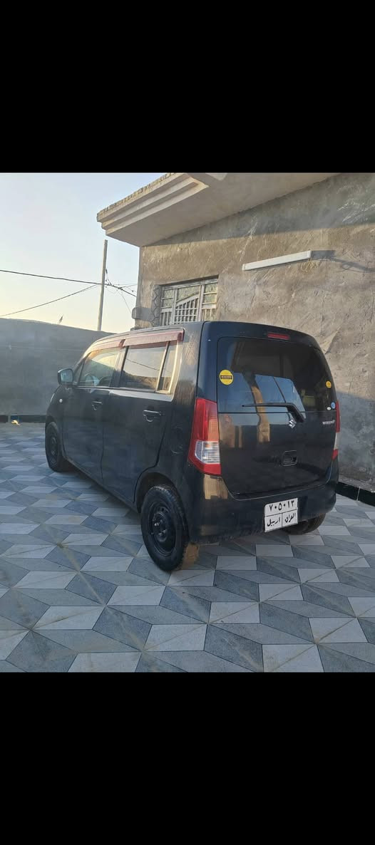 ساسوكي موديل 2011
مكينه وكير بجيس
حداديه تخم تاير 
رقم اربيل سنويه 27
متومه وكامله 
كصة قماره سياره حلوه وخدميه
كهربائيات كله شغاله
سعر 30 وبيه مجال مكاني ناصريه الغراف
*********** ناصرية, ذي قار
