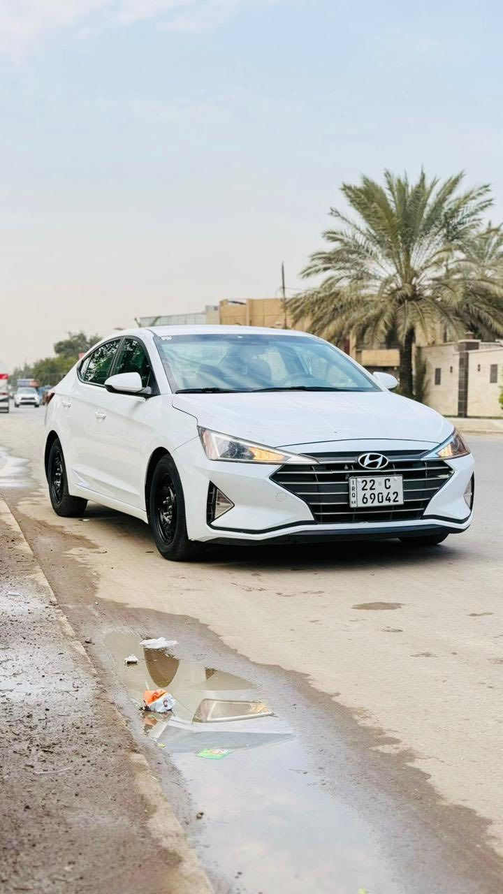 النتره موديل ١٩
وارد امريكي صور امريكا بالمنشور 
وبالعراق بيها صبغ جاملغ امامي اثر شخط 
بدون ايرباك لغد وشاصي كفاله 
مكينه ٢٠٠٠ دوش 
كير AT
ماشيه ٨٦ ميل 
مواصفات SE معروفه 
شاشه وكامره 
تحكمات ستيرن جهتين 
رادار امامي توقف ذاتي 
تحديد مسار 
مانع انزلاق 
تبريد بيانو مناخين منفصل 
شاشه متخصصه بنضام الاعطال 
مود درايف ثلاث انضمه قياده 
السياره جديده وكلشي مناقصاها 
صدر تايرات باتري كله جديد ع ايدي مال جناي 
رقم شمالي الجديد ب اسمي تحويل وكاله حاضر 
السعر مناسب ١٢٣ ومجال قليل جدا 
مكاني بغداد ***********
