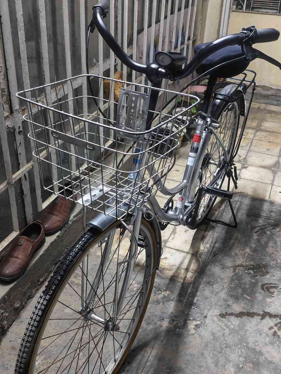 سلام عليكم بايسكل بناتي حجم 26
مابي اي نقص كامل شوفت عينك 
سعر 65 بي مجال جدآ قليل حك الجية
للتواصل ***********
مكاني البياع الرسالة الثانية
