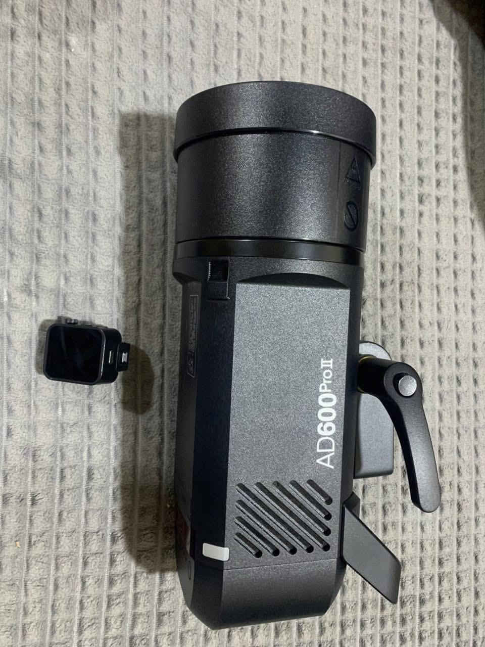السلام عليكم اضائه 600pro  نضيفه جداً  واستخدام قليل مثل ما موضحه بالصور للبيع يوجد توصيل
للاستفسار اتصل ‭***********‬
