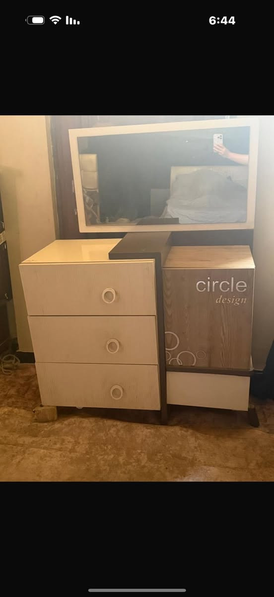 غرفه شبابيه للبيع من هوم سنتر العنوان بغداد للاستفسار الاتصال على الرقم ***********
