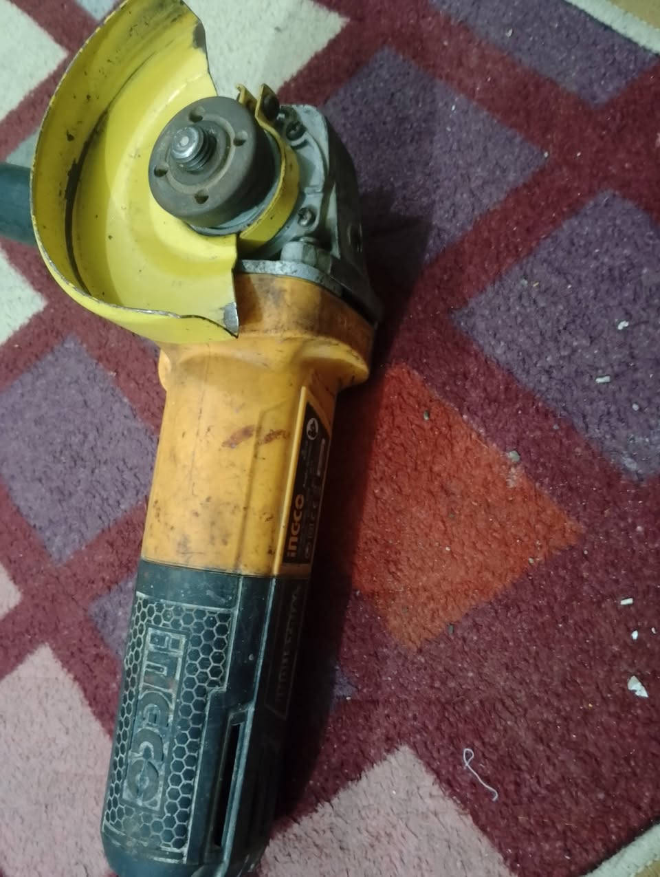 السلام عليكم كوسرة حجم 115ملم 950واط نوع انجكو للبيع عالفحص بلادي الملف نحاس السعر 25الف حلة الثورة ***********
