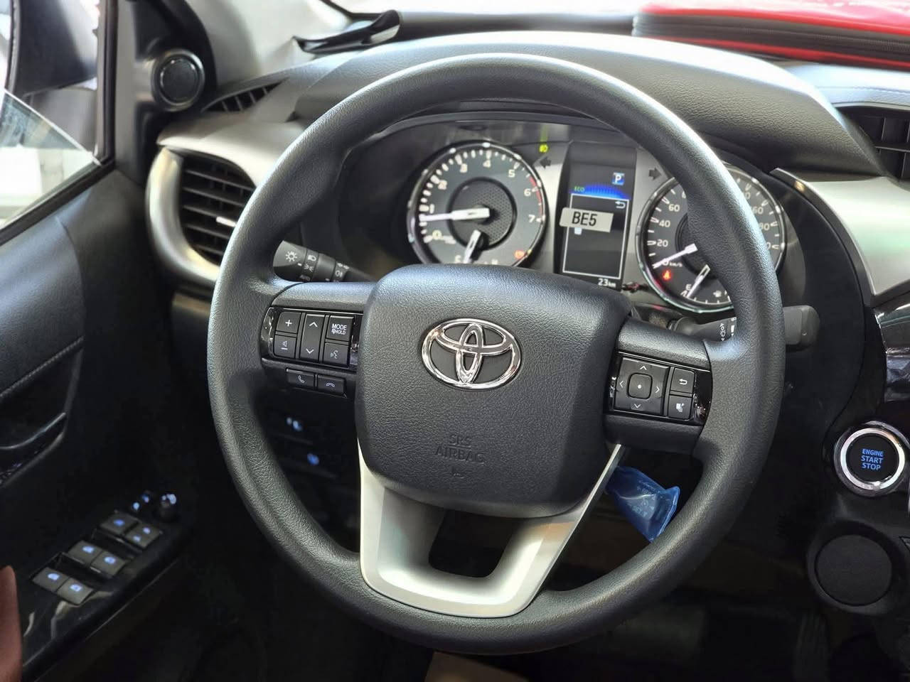 TOYOTA HILUX 4x2 AUTOMATIC 

تويوتا هايلوكس دفع ثنائي أوتوماتيك

‎سنة الصنع: ٢٠٢٥
‎المسافة المقطوعة: ۰ کم 
‎المستورد: SAS
‎العجلات: ١٦ بوص 

‎

‎المواصفات:
‎ المحرك: ٤ سلندر بسعة٢.٧ لتر
‎القدرة الحصانية: ١٦٦ حصان
‎عزم الدوران: ٢٤٥ نيوتن متر
‎ناقل الحركة: أوتوماتيكي
‎نظام الدفع: دفع خلفی

ضمان ٣ سنوات او ١٠٠،٠٠٠كم ايهما اسبق
صيانة مجانية سنتين او ٤٠،٠٠٠كم

شركة نويكار اوتو لتجارة السيارات في اربيل 📍
تقاطع مخمور - بصف معمل بيبسي 📍

للتواصل مع قسم المبيعات:-

***********
***********
***********
***********

#toyota #ضمان #سيارات #موديل #عرض
