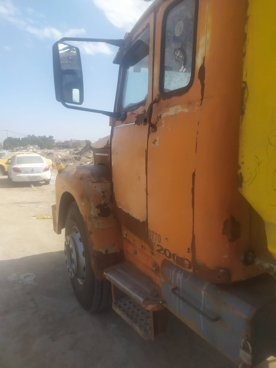 السلام عليكم
سكانيه ١١١ موديل ٧٥ دبل قماره
كير ٥ ب٥ مكينه ١٢ ونص مكفوله 
بسمي رقم بغداد دولي
 تخم تاير 
باتريات جدد
اكسل ملاكم
ويلات 22,5
العنوان بغداد حي الجهاد
رقم الهاتف ***********
***********
