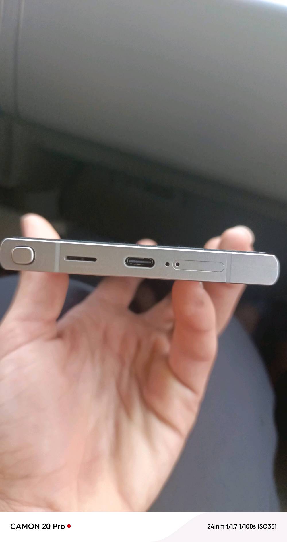 اس24الترا بدون كارتون فقط شاحنه 45واط الاصليه تلفون مابي اي خلل جديد ونضيف الامن الداخلي