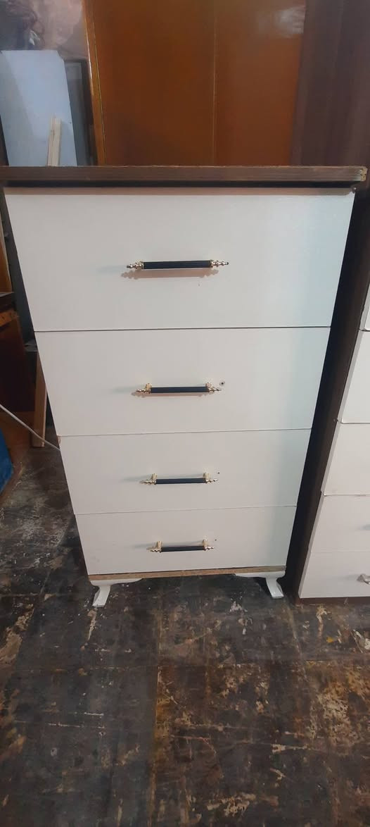 غرفه تركيه نضيفه 8قطع كامله سعر 550 وبيه مجال لشراي العنوان كربلاء للأستفسار *********** كربلاء, العراق
