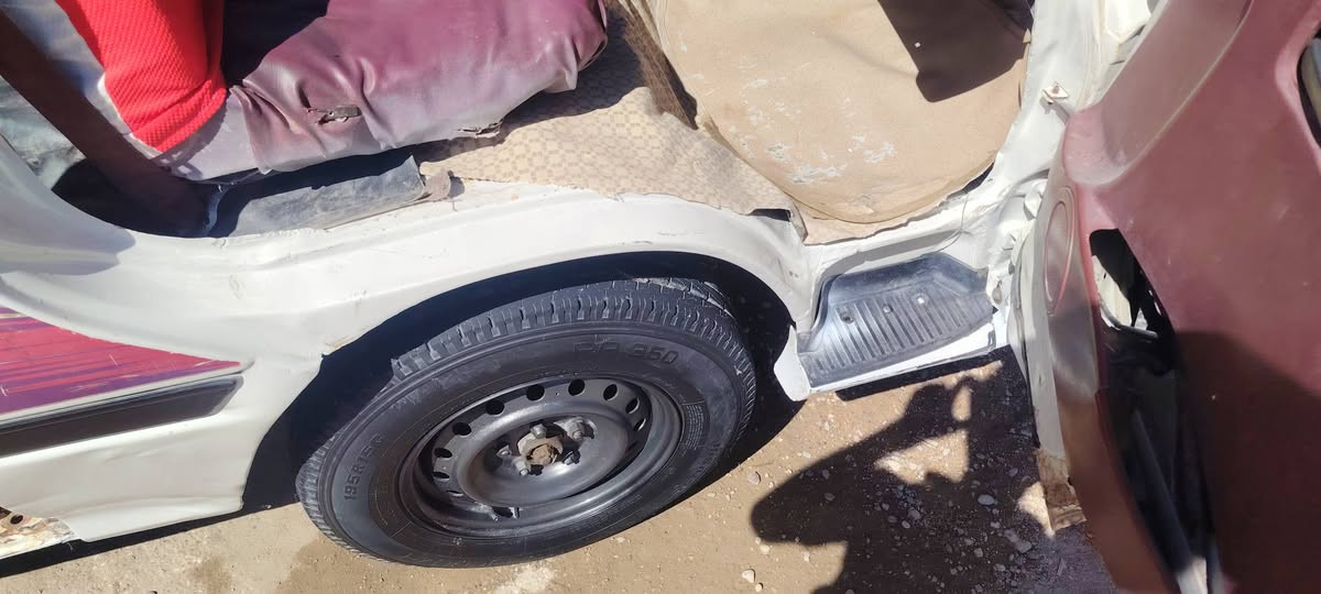 سلام عليكم سيارة فتون موصليه موديل 14سياره جاهزه كير مكينه اكسن طخم تاير مكان ناصريه سعر 25وبيه مجال ***********
