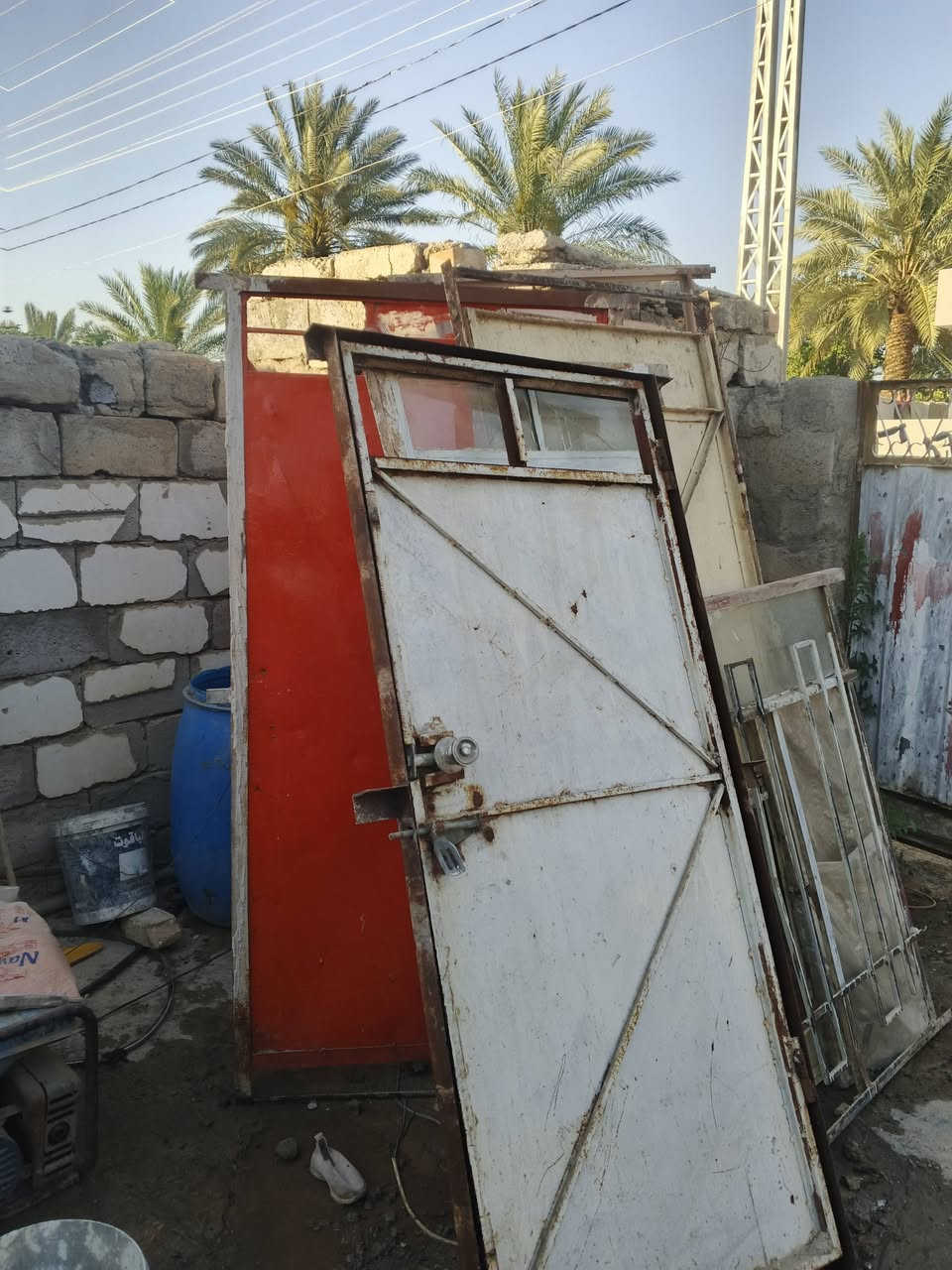 السلام عليكم متوفر 10 بيبان و3 شبابيج مع الجام   ابيعهن شلع  ب400 وبيهن مجال ‏‪***********
