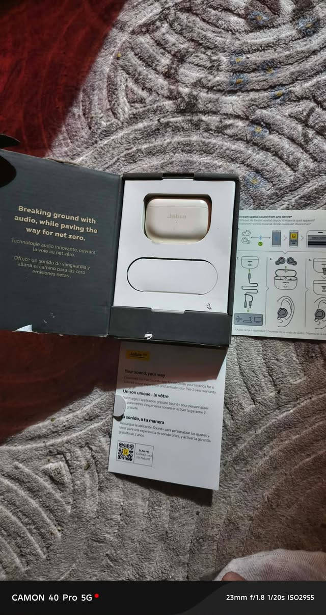 🎧 Jabra Elite 10 Gen 2.. طاقة جبارة وصوت خيالي!
​لا تكتفِ بالاستماع فحسب، بل عش التجربة مع أحدث جيل من "جبرا"، المصمم ليواكب يومك الطويل دون انقطاع.
​🔋 ثورة في البطارية والشحن:
​36 ساعة من المتعة: إجمالي عمر بطارية يصل إلى 36 ساعة (عند إيقاف عزل الضوضاء) و 27 ساعة (عند تفعيل العزل).
​شحنة واحدة تكفي: استمتع بـ 6 ساعات متواصلة من الموسيقى بشحنة واحدة للأذن مع تفعيل ANC، أو 8 ساعات بدونها.
​شحن البرق: ⚡ هل أنت مستعجل؟ 5 دقائق فقط في العلبة تمنحك ساعة كاملة من الاستخدام.
​شحن ذكي: تدعم الشحن اللاسلكي والشحن السريع عبر USB-C.
​🛠️ المواصفات التقنية "الوحشية":
​العلبة الذكية (Smart Case): أول علبة في العالم تعمل كـ "جهاز بث"؛ وصلها بأي جهاز (شاشة طيارة، تلفزيون) وستنقل الصوت للسماعة لاسلكياً بجودة عالية.
​صوت Dolby Atmos المطور: صوت محيطي 3D مع خاصية تتبع الرأس لتشعر أنك في قلب الحدث.
​عزل ضوضاء ANC مضاعف: أقوى بمرتين من الجيل السابق، يعزلك عن العالم تماماً.
​تصميم ComfortFit: تصميم "نصف مفتوح" يمنع الضغط داخل الأذن، لارتداء مريح طوال اليوم.
​متانة خارقة: معيار IP57 لمقاومة الماء والغبار (يمكنك غسلها بالماء!).
​الخيار الأمثل للمحترفين وعشاق الصوتيات! 🚀***********
