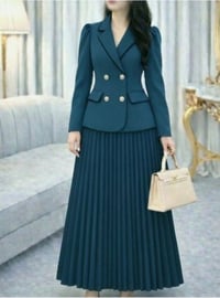 طقم فخم • ستره وتنورة • مقاسات ٤٠-٥٠