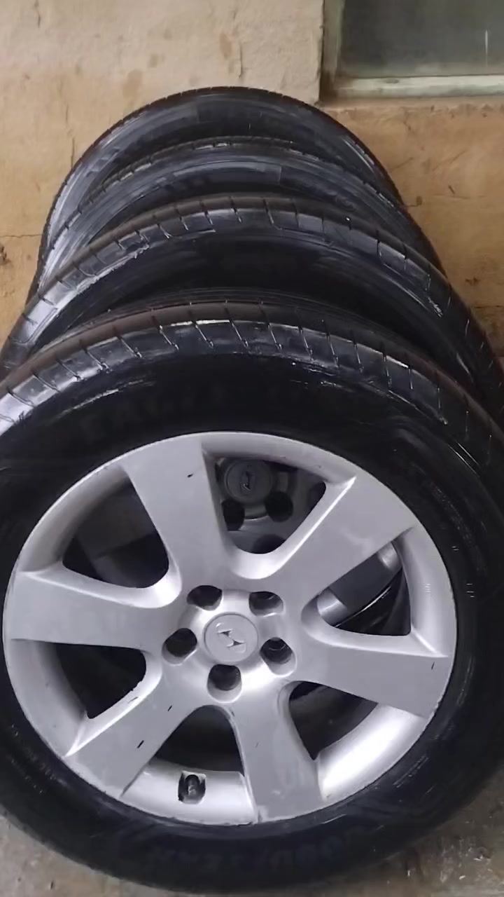 السلام عليكم
تخم ويل مع التايرات سنتافي حجم ١٨
السعر ٢٠٠ الف
النجف الاشرف ***********
