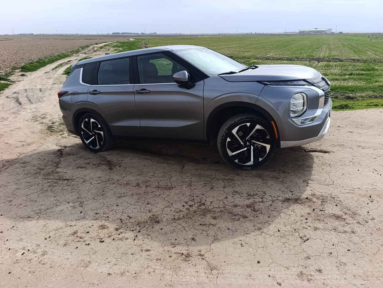 سيارة مستربوشي اوتلاندر موديل 23 ماشي 29الف رقم اربيل جديد رقم الماني والسنوية جديد صبغ فقط بونيد اتصل على هذه رقم ***********
