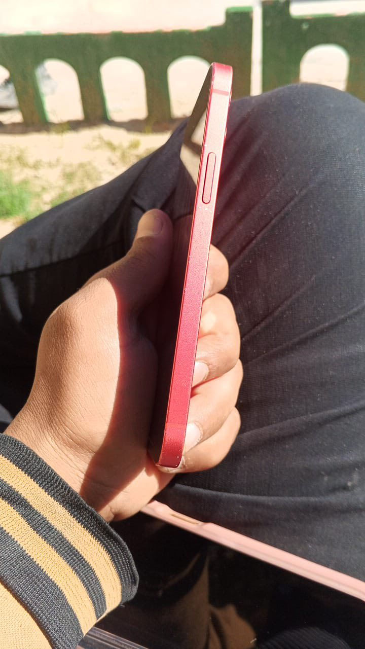 ايفون 12 عادي جهاز بلادي فقط مبدل كامره اماميه 
بطاريه 75 بلاديه 
ذكره 128
بي فطر واخد بل ضهر حته مايبين جهاز كلش نضيف 
 السعر ٢٧٥ وبي مجال ميعجبك اكو اشكال بل سوك تفاصيل اكثر اتصل *********** مكان ديالى كنعان
