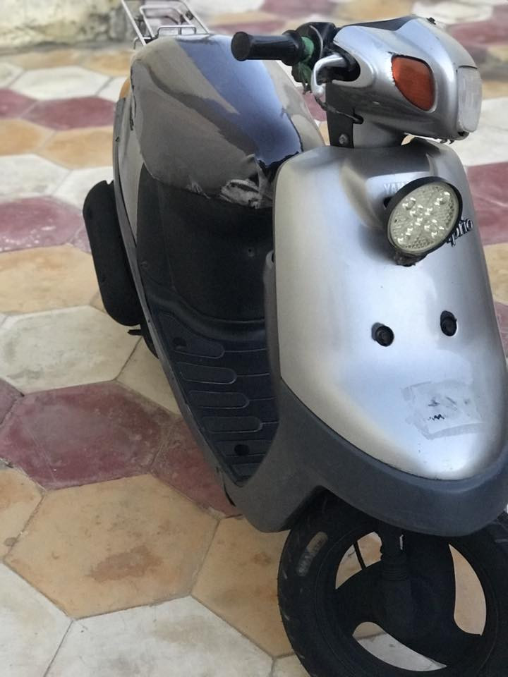 السلام عليكم دراجه للبيع كهربائيات كلها شغاله اشاير و لايت و بك لايت و هورن و باتري ماعده السلف طفه وحده مااعرف شبي و تايرات جديدات ثنينهن و دبل خلفي جديد توني شاده و كفرات اصليه و قفل جنطه وقفل بانزين وكشن مغلف جديد الدراجه شغاله هندر واحد السعر ٢٥٠ وبيها مجال   مكاني سوق الشيوخ للاتصال ***********
