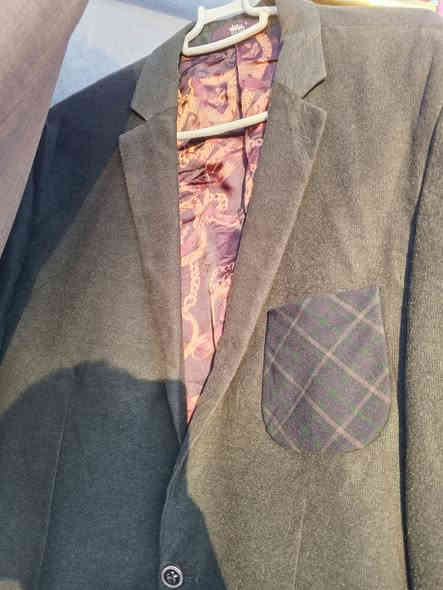 سترة رجالي بسعر 5000دينار
محل عبدالمهيمن البياتي لبيع البالات 
العنوان.. حي الطين فرع اسواق علي محلات السيد علي القوشجي 
موبايل ***********
