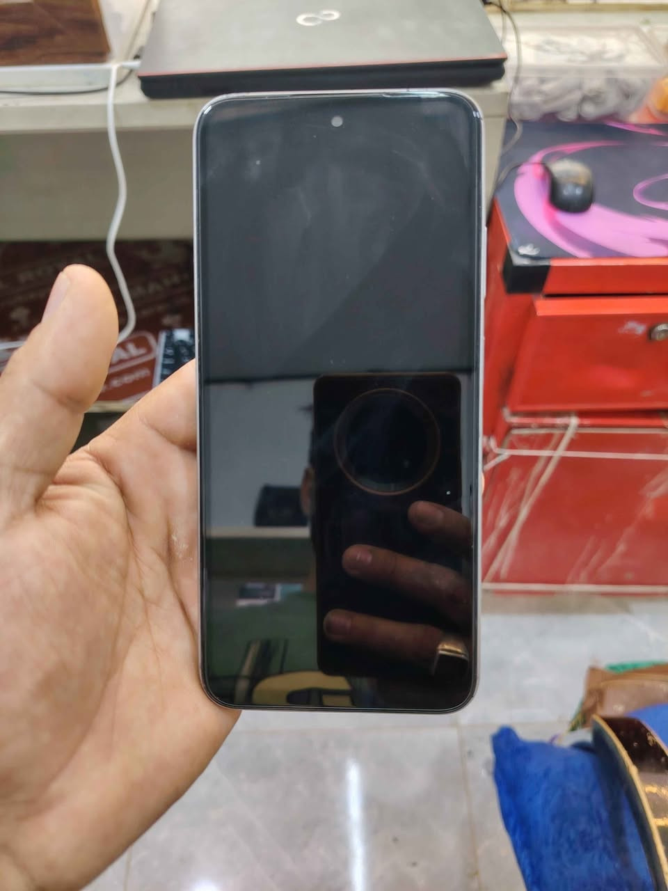 📱 للبيع: Infinix Smart 9
​جهاز اقتصادي حديث وأنيق، مناسب جداً للاستخدام اليومي والسوشيال ميديا.
​الذاكرة: 64 جيجابايت.
​الشاشة: كبيرة 6.7 إنش بتردد 120Hz.
​البطارية: عملاقة 5000mAh.
​ملاحظة: الجهاز مبدلة  شاشته الاصليه وشغال 100%.
​السعر: 90,000 دينار.
العنوان: ميسان - حي القصور - قرب كلية الهندسة.
للتواصل: *********** عمارة, ميسان
