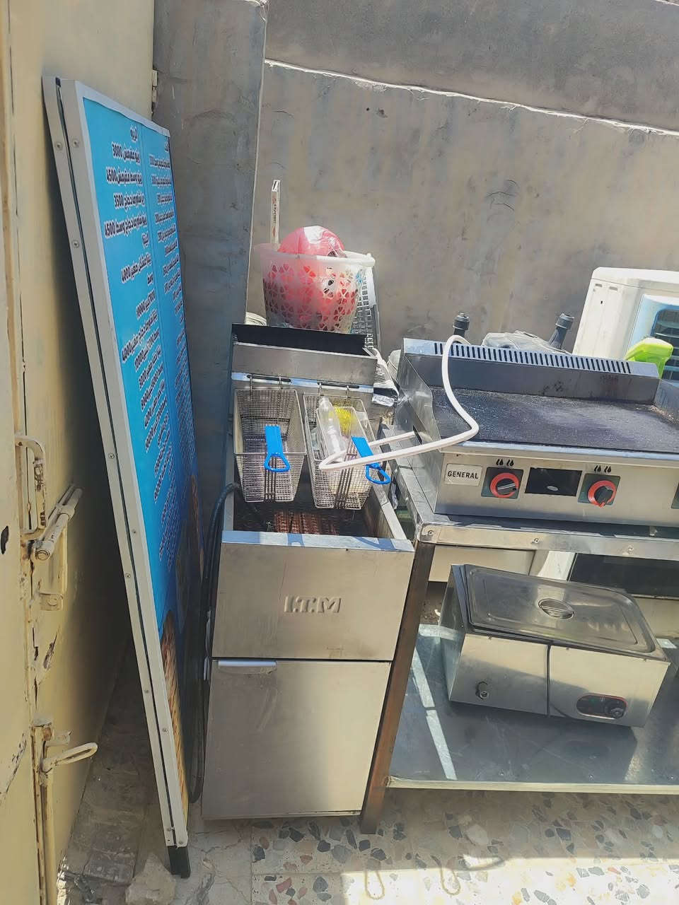 غراض مطعم شورما كامله و سعر مناسب و نضافه فول
مكانه: كربلاء المقدسة 
شبانات قرب محطه نيزك 
الرقم و الواتساب: ***********
