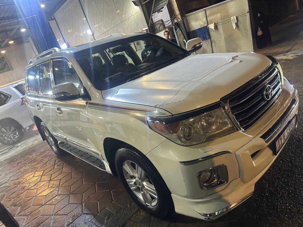 عمي عرض اليوم يخبل تفليش الاسعار 🔥🔥🔥🔥🔥لاندكروز 2014 فول بريم اصل السياره بيها رش مكانات ابيعلك عام وهيه السياره بيها مكانات وماكو عام وبدون كلبه  السياره سعرها 260 ورقه وبيها مجال زورنا وتدللون بيع فقط بدون مراوس ***********
