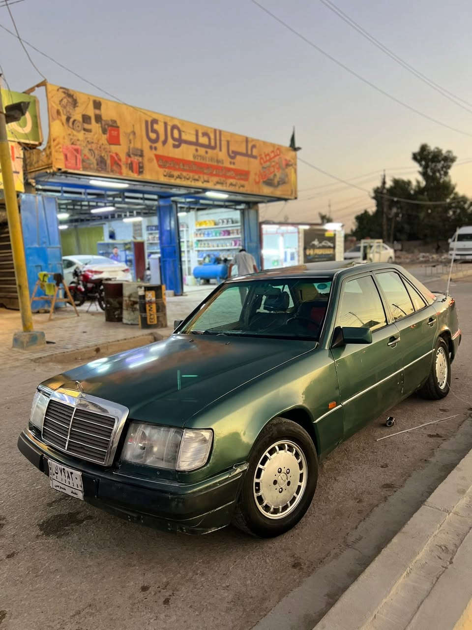 السلام عليكم 

بدون ضربه وشواصي ولغود وخياسات

قواعد كفاله بشرط بلادي ولتقارنها بالتعبانات رجاءاً سياره مصروف عليها 
سياره بيها منظومة غاز يعني أنسى صرف تريد بانزين تريد غاز. 
مارسدس دب E 300 موديل. ٨٨ اصل 
كير ومكينه كفالة جديدة 🆕 
مكينة .3000 جديدة كلش كفالة تشك الكاع شرط 
تبريد شغال 
تخم تايرات جديد 🆕 
باتري جديد 🆕 
سلايت شغال 
تخم اشاير جديد 🆕 
تخم مازدات جديد وزنون 
ادامة كامله المكينه كلها 
حداديه كامله للخير نقص برغي مابيها
كهربائياتها كلها شغاله كامله كلها 
السيارة جاهز ومابيها كل نقص الحمدلله 
تحويل مباشر بشرط بسمي رقم بغداد 

مكاني كربلاء 

والسياره بالحقيقة احلى من الصور بهواي
وتجي وتشوف بعينك وتقتنع 
السعر 51 وبيها مجال للشرايً 

***********
أدمن وافق بلا زحمه ممنون 🙏
