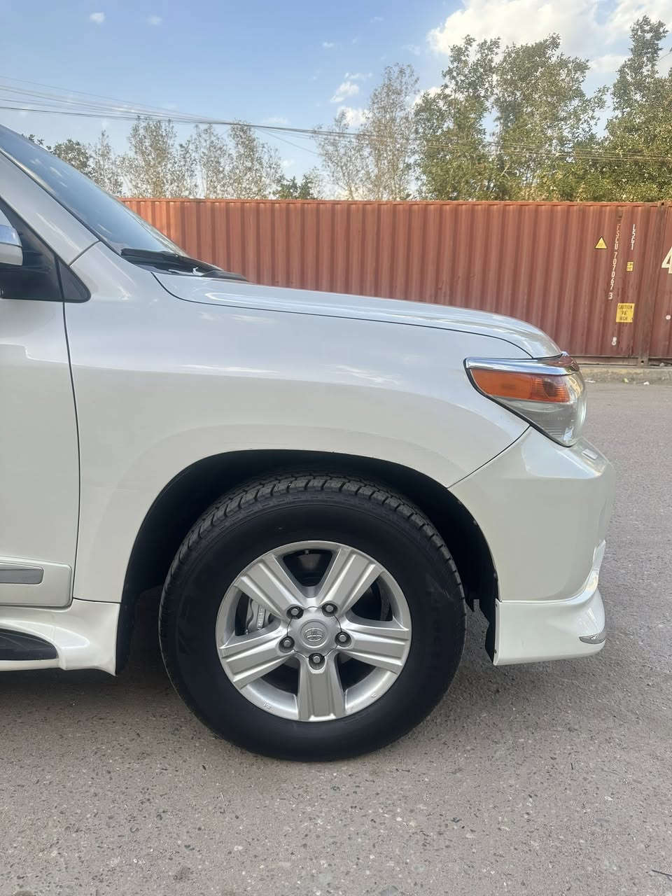 لاندكروز 2014 خليجي  رقم بصره جديد تحويل ثاني يوم  مكفول صبغ ضربه تبديل عد بارد بسيط
فول موصفات 1/1
حساسات امامي خلفي كامره خلفي   فتحه كشنات كهرباء مري شفط بصمه تشغيل عن بعد تبريد 3قطع لد امامي خلفي لايت زنون  تحكم  ستران شاشه بل قماره باقي موصفات معروفه سعر 348 بيه مجال لشراي يتصل ***********. ملاحضه: سياره مكينه 8سلندر مامفتوحه جديد سياره كلش
