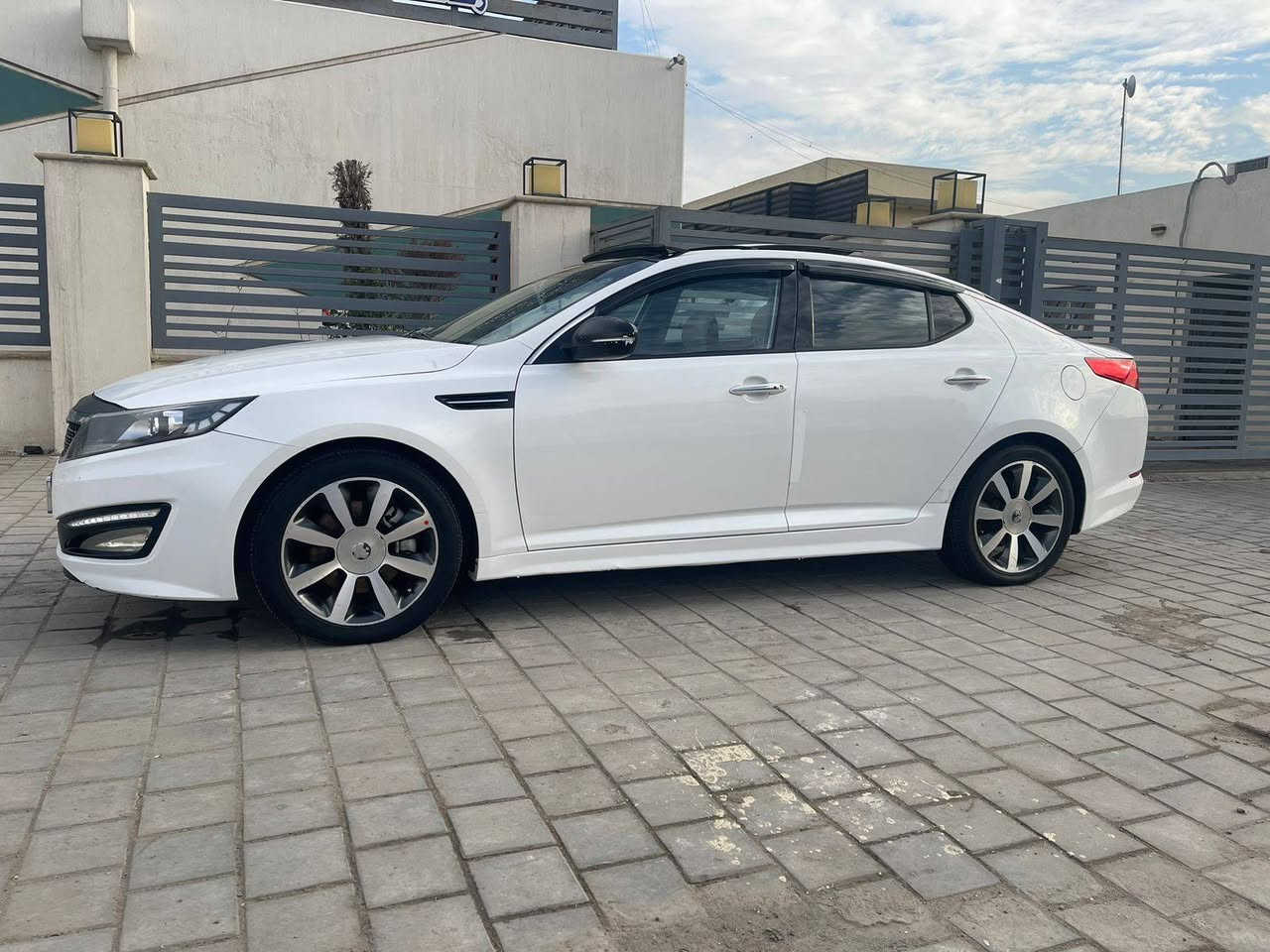 السلام عليكم
للبيع كيا اوبتمه 12خليجي 2400 كفاله
دبل اكزوز 
فول واحد عله واحد 
بصمه تشغيل +بصمه ابواب 
بنراما
مري شفط 
اشاير ترحيب بل مري 
تحديد مسار 
مثبت سرعه 
مانع التزحلق 
ساعه دشبول رياضي 
شاشه اندرويد 
شفتات استيران 
كشن ترحيب 
لد ترحيب عند القتراب
كشاف زنون
لد امامي +خلفي 
ويل كروم+تخم تاير جديد 
مكينه مفتوحه
حداديه خير من الله 
مع ادامه جديده من ابلكات من بخاخات من مجاول من فيت بم
داخل بيجي كرتون+تلبسيه جديده 
رقم سليمانيه انكليزي شرط المداور
السعر ١٣٦ بيه مجال 
مراوس اب سبورتج ١٤ او ١٥ خليجي 
خاص مغلق وتساب متوفر 
 ***********
 بابل/القاسم
