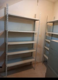 رفوف محل • مستخدم قليل • موصل