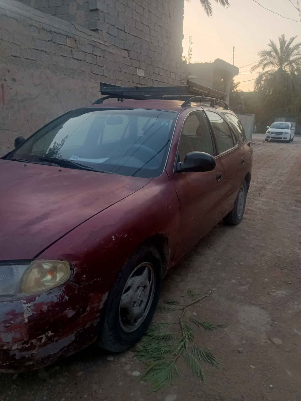 سلام عليكم 
الانتره 1996
رقم بغداد سياره بلاديه محرك كير نضيف تبريد كمريسر يشتغل شاشه اشير بل مري كهربائيّات شغاله 
مكان بغداد سعر 34وبيها مجال قليل
رقم الهاتف (***********) بي وتساب Colombo, Sri Lanka
