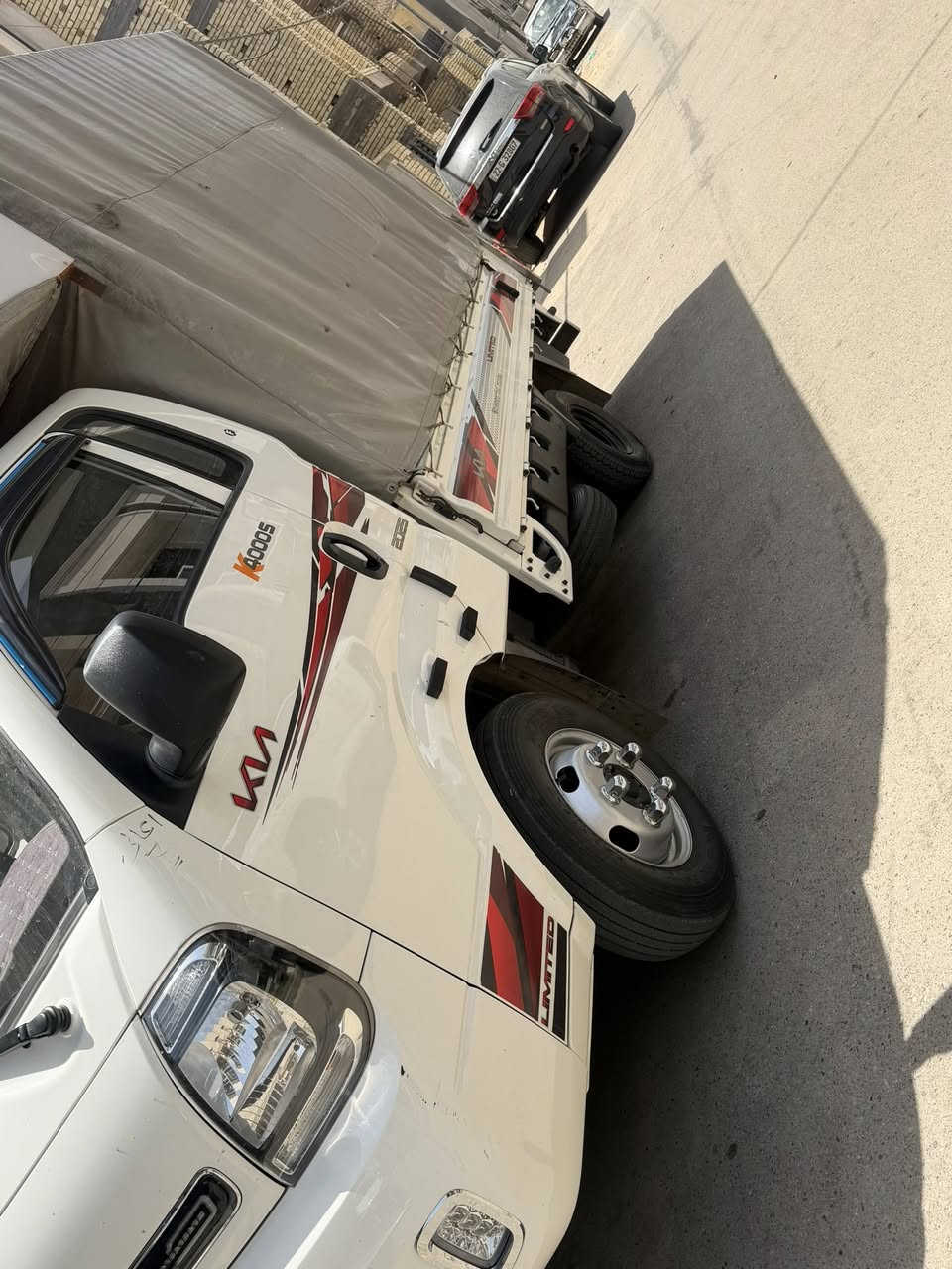 سلام عليكم كيا فحل موديل  2025 بعد  سبيراته منازلات وماشي 64 وقابل الزياده بس نظيف السعر 210 ورقه يعني دفتر و  عشره ورقه مكان بغداد حي الجهاد 
***********
