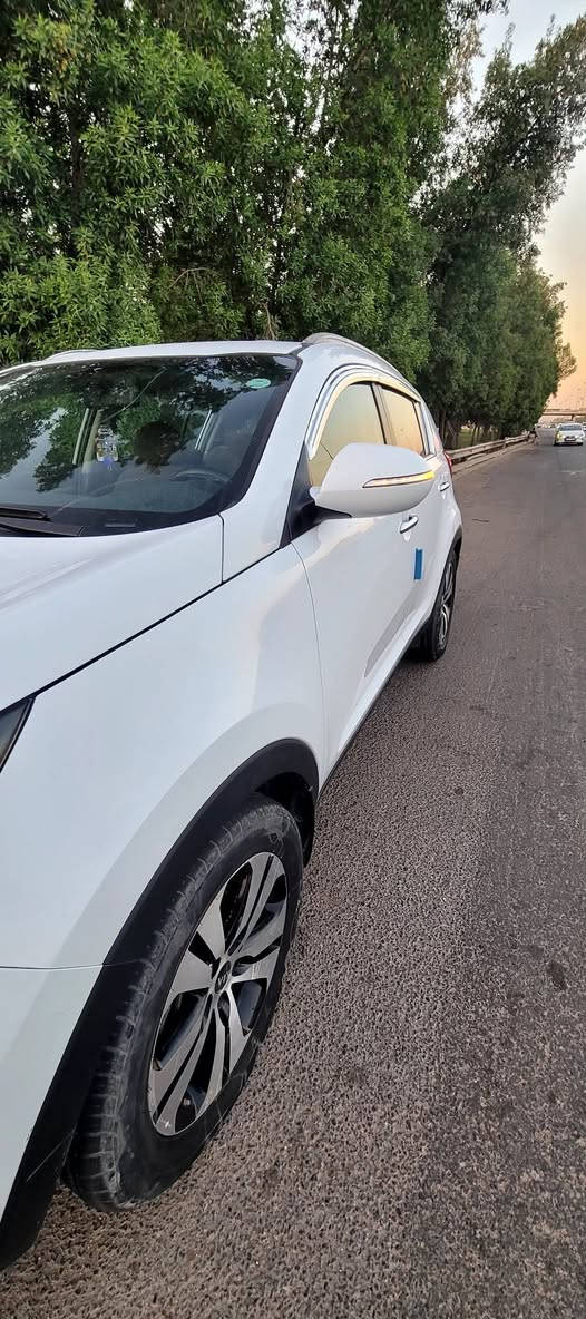 السلام عليكم 
كيا سبورتج ٢٠١٤ خليجي 
فقط صبغ باب السكن فقط صبغ بدون اي دواخل 
وكلشي واضح بالصور 
مكفوله من الفتح والتبديل والدواخل 
مكينه دوش ٢٤٠٠ خير من الله 
رقم اربيل الجديد شرط التحويل 
مكاني بغداد الدوره 
رقم الهاتف ***********
السعر ١٣٨
