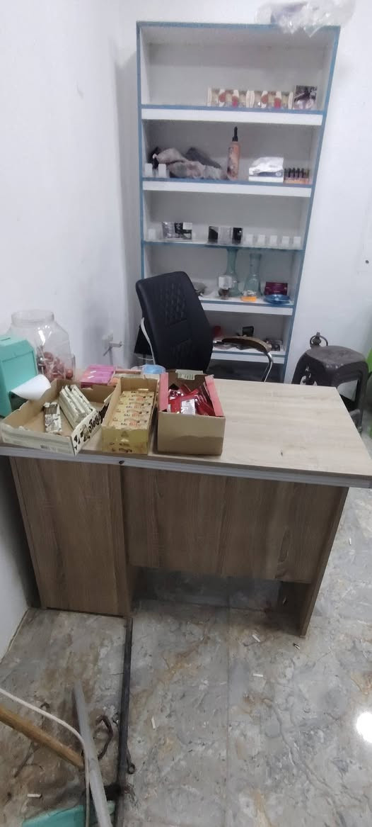 غراض للبيع مستعلات استعمال قليل اخو الجديد (براد +سلات جبس+ كرسي +ميز +عارضه جكاير) للاستفسار اكثر***********
